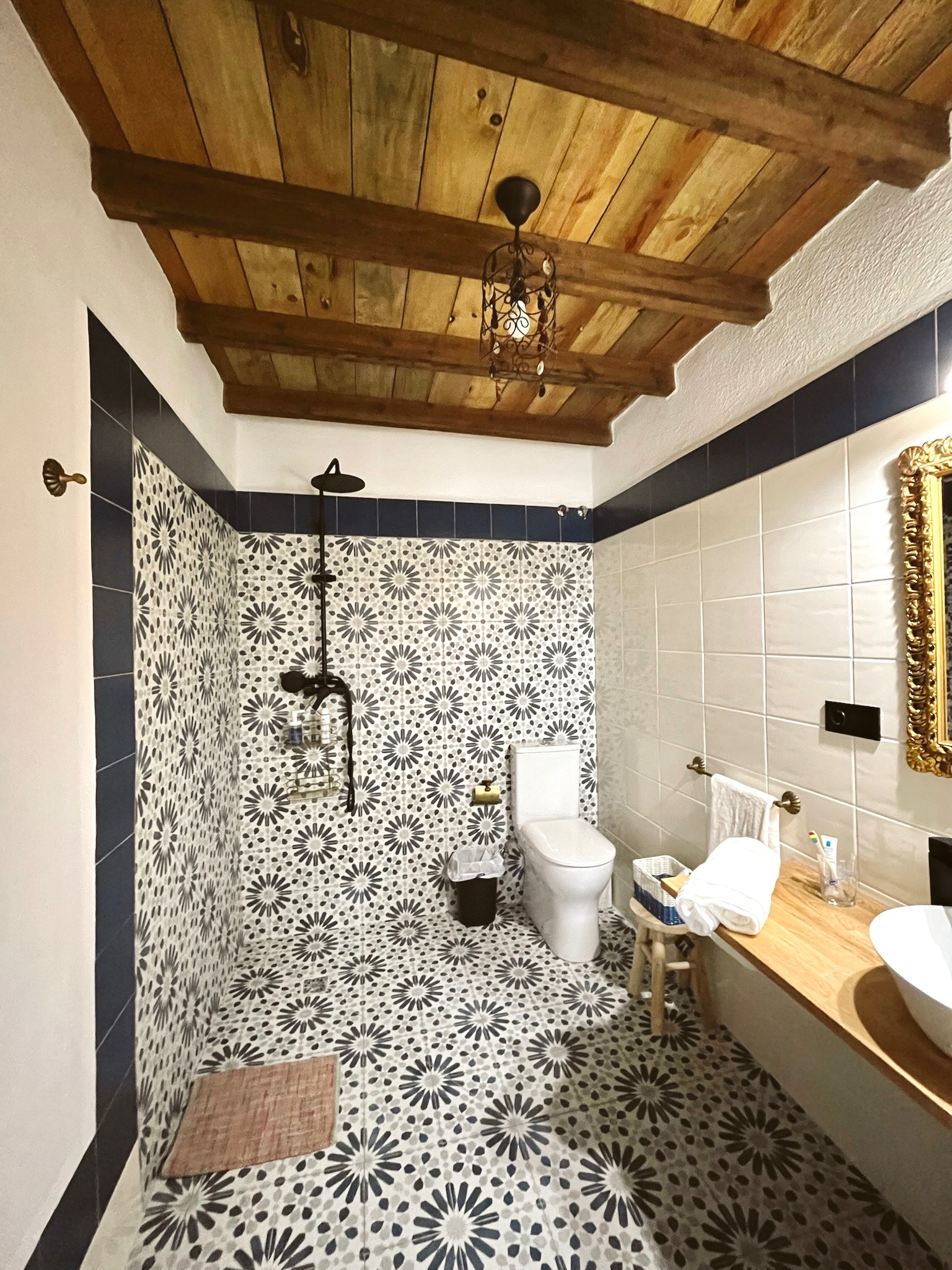 Ducha con revestimiento decorativo de La Antigua Estación